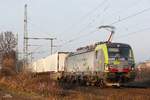 BLS Re 475 401 mit Cargobimmer in Köln Porz Wahn, am 16.12.2016.