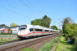 408 015 ist als ICE 154 Frankfurt - Amsterdam unterwegs zwischen Erftwerk und Grevenbroich auf den Weg nach Mönchengladbach.

Grevenbroich 23.04.2026