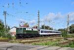 E40 1313 139 313 f�hrt mit dem Fu�ballsonderzug DZ 28978 M�nchengladbach Hbf - K�ln Messe/Deutz durch Grevenbroich in Richtung K�ln.