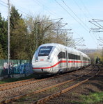 Nach einiger Zeit kam endlich das Objekt der Begierde. 412 002 kam als LPF93205 München Laim- Rheydt durch Grevenbroich gefahren. Endlich konnte ich den ICx alias ICE4 auf den Chip bannen.

Grevenbroich 11.04.2016