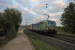 BLS Cargo Siemens Vectron 475 413-1 mit KLV Güterzug am 25.10.18 bei Walluf Rechte Rheinstrecke