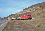 DB Cargo 187 082-3 mit einen gemischten Güterzug auf der Rechten Rheinstrecke am 23.02.19