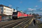 DB Cargo 189 035-9 und 189 xxx mit einen langen Erzzug in Rüdesheim am Rhein am 09.01.21