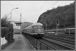 Am Freitag fuhr der VT12.5 612 506 als Sonderzug durch Linz in Richtung Koblenz. Anlass der Fahrt von Köln nach Frankfurt war ein Abschied eines Kollegen von DB Regio. Wären die KS Signale nicht könnte man fast denken das Bild wäre zu Bundesbahnzeiten entstanden.

Linz 27.01.2023