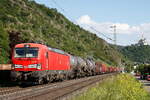 193 359 mit gemischtem Güterzug am 14.05.2024 im Rheintal bei Braunach