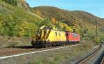 DB 705 001-6 (TIF) + 155 175-3 als CFN 62943 von Koblenz Hbf nach Fuldatal-Ihringshausen in Kaub; 10.10.2008