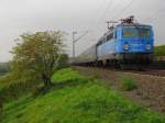 Centralbahn 1042 520 (1042 520-8 D-CBB) mit dem Classic-Courier von Dortmund Hbf nach Eberbach, bei Erbach (Rheingau); 07.10.2010