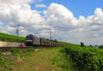 NIAG 185 565-5 mit dem DGS 95159 von Neunkirchen (Saar) Hbf nach Moers Gbf, am 07.07.2012 im Rheingau bei Hattenheim.