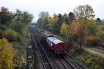 Nachschuss auf 275 814 mit 3Achser Umbauwagen sowie einem Triebwagenbeiwagen und einem Fahrradwagen als Sonderzugins Ahrtal in Bonn Tannenbusch gen Bonn Hbf.

Bonn 04.11.2017