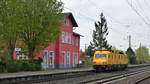 DB Netz Instandhaltung 711 205 auf der linken Rheinstrecke in Richtung Koblenz (Urmitz, 12.04.18).