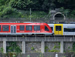 Dieser Lint81-Dieseltriebzug (620 533-9) war Anfang August 2021 bei Remagen zu sehen.