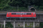 Die Elektrolokomotive 111 200-2 auf Solofahrt.