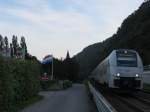 460 009 der MRB befindet sich hier gerade im Anflug auf den Halt Trechtingshausen.