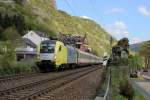 182 596 mit dem IC 119 (Münster-Innsbruck) bei Bacharach, 18.04.2015.