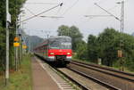 420 936-7 mit zwei Triebwagen alle drei von DB kommen aus Köln nach Koblenz und kommen aus Richtung Köln-Eifeltor,Hürth,Brühl,Sechtem,Bornheim,Roisdorf bei Bornheim,Bonn-Hbf,Bad-Godesberg,Rolandseck,Remagen,Sinzig,Bad Breisig,Brohl-Lützing und fahren durch Namedy in Richtung Andernach,Weißenthurm,Urmitz,Koblenz-Lützel,Koblenz-Hbf. 
Aufgenommen vom Bahnsteig 2 in Namedy. 
Bei Sommerwetter am Vormittag vom 17.8.2018.
