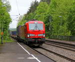 193 334 DB kommt mit einem Containerzug aus Süden nach Norden und kommt aus Richtung Koblenz und fährt durch Rolandseck in Richtung Bonn,Köln.