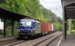 193 792 von der Rurtalbahn kommt mit einem Containerzug aus Norden nach Süden und kommt aus Richtung Köln,Bonn und fährt durch Rolandseck in Richtung Koblenz.
