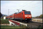 146011-2 verlässt hier am 1.11.2004 um 11.40 Uhr mit einem Dosto nach Koblenz den Bahnhof Bad Breisig.