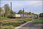 Budamar 383212-8 kommt hier mit dem LKW-Walter Zug am 19.9.2026 um 17.24 Uhr in Richtung K�ln fahrend durch den Bahnhof Bonn - Mehlem. Rechts steht ein Triebzug von National Express abfahrbereit nach Leverkusen.