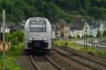 460 506-9 in Hirzenach an den Bahnsteig heranfahrend auf seinem Weg gen Bingen. 15.6.2014
