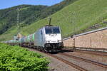 186 438 mit Kesselwagenzug am 27.05.2024 in der Nähe von Bingen am Rhein