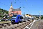 622 438 und 622 408 erreichen den Bahnhof Oberwesel auf ihrer Fahrt nach Kaiserslautern Hbf. Im Hintergrund steht die Liebfrauenkirche.

Oberwesel 20.06.2026