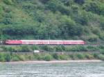 RegionalBahn fhrt bei Rhein-KM572(Boppard)seinem Ziel Koblenz entgegen; 080903