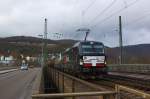 193 872 hatte am 21.02.15 zusammen mit dem Connecting Europe einen langen Kesselwagenzug am Haken.