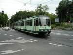 Eine Doppeltraktion aus  Bonner Stadtbahnwagen B der zweiten Generation nach der Ausfahrt aus der Haltestelle  Marienburg  in K�ln als Zug der Linie 16 (Rheinuferbahn) nach Niehl am 14.06.2004.