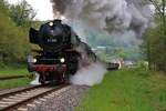 Verein Pacific 01 202 verlässt Daufenbach (Eifel) mit einen Sonderzug am 29.04.18 beim Dampfspektakel auf der Kylltalbahn 