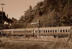 BW Gerolstein 1972 mit Silberlingen und Wasserkran, alles was der Dampfzug so braucht wenn er seinen Dienst ableistet......denkste das Bild entstand am 18.8.2012 und ich habe es nur in Sepia