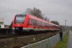 Nachschuß auf den 620 523 der als RE22 nach Köln Deutz/Messe unterwegs ist in Weilerswist.