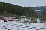 Kurz vor dem Bahnhof Blankenheim (Wald) ist der 620 524 am 28.02.2020 nach Trier unterwegs.