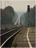 Im Abendlicht spiegeln die Gleise der Eifelbahn den romantischen Charakter dieser schnen Nebenstrecke wieder. Bild aufgenommen im Bahnhof von Euskirchen am 11.10.08 (Jeanny) 