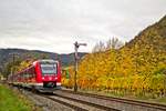 620 542 bei der Einfahrt in Dernau/Ahr zwischen Telegraphenmasten und Formsignalen (24.10.2020) 