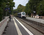 Ein Nachschuss auf einen neuen Triebzug kamm durch Aachen-Eilendorf in Richtung Aachen-Hbf.
Aufgenommen vom Bahnsteig 2 in Aachen-Eilendorf. 
Bei Sommerwetter am 23.7.2018.