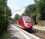 Der Thalys aus Paris(F) nach Köln-Hbf(D) und kommt aus Richtung Aachen-Hbf und fährt durch Aachen-Eilendorf in Richtung Köln.