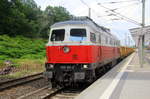 232 141-2 von der WFL fährt mit einem langen Schotterleerzug aus Stolberg-Gbf(Rheinland) nach Hannover bei der Ausfahrt aus  Stolberg-Gbf(Rheinland) und fährt in Richtung