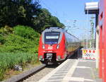 442 755 DB fährt als RE9 aus Siegen-Hbf nach Aachen-Hbf und kommt aus Richtung Köln und fährt in Stolberg-Rheinland-Hbf ein und fährt dann weiter in Richtung Aachen-