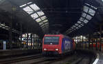 482 021-3,482 041-1 beide von SBB-Cargo  kommen aus Richtung Aachen-West,Aachen-Schanz und fahren durch den Aachener-Hbf in Richtung Köln mit einem langen Containerzug aus Antwerpen-Oorderen(B)