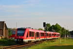 Nachschuss auf das neue Mitglied auf der Linie RB38. Seit heute ist 620 017 auf der RB38 aktiv und fährt hier auf den Langläufen. Hier fährt er gerade am Ausfahrtsignal des Bahnhofs Gustorf vorbei.

Gustorf 10.05.2017