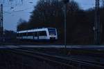 Abendlicher Nachschuß auf einen VIAS-Triebwagen der als RB 39 nach Düsseldorf Hbf gerade Grevenbroich verlässt.