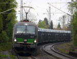 193 217 von der ELL kommt als Umleiter mit einem langen Dacia-Autozug aus Ciumesti(RO) nach Tongeren(B) und kommt aus Richtung Mönchengladbach-Hbf,Rheydt-Hbf,Wickrath,Beckrath,Herrath und