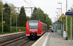 Ein Nachschuss von der Rhein Niers Bahn RB33 und kamm aus Duisburg-Hbf nach Aachen-Hbf und kamm aus Richtung Mönchengladbach-Hbf,Rheydt-Hbf,Wickrath,Beckrath,Herrath und hilt in Erkelenz und