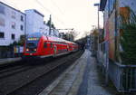 Der RE4 von Aachen-Hbf nach Dortmund-Hbf und fährt in Aachen-Schanz ein.