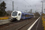 Ein Holländischer Regionalzug aus Maastricht(NL) nach Aachen-Hbf(D) und kommt die Kohlscheider-Rampe hoch aus Richtung Herzogenrath und fährt durch Kohlscheid in Richtung