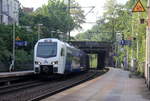 Ein Holländischer Regionalzug aus Aachen-Hbf(D) nach Maastricht(NL) und kommt aus Richtung Aachen-Hbf und fährt durch Aachen-Schanz in Richtung