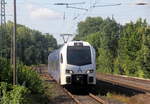 Ein Holländischer Regionalzug aus Aachen-Hbf(D) nach Maastricht(NL) und kommt aus Richtung Aachen-West,Laurensberg,Richterich und fährt durch Kohlscheid in Richtung Herzogenrath.