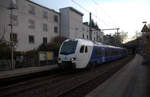 Ein Holländischer Regionalzug aus Aachen-Hbf(D) nach Maastricht(NL) und kommt aus Richtung Aachen-Hbf und fährt durch Aachen-Schanz in Richtung