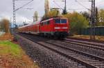 Am 22.4.2012 schiebt die 111 160-8 eine RE4 durch den Bahnhof Korschenbroich....gen Dortmund.
